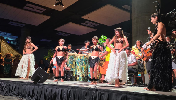 Rapa Nui en desfile show del Festpac